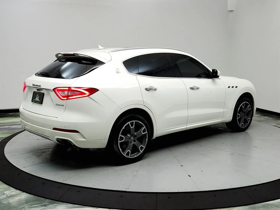 2017 Maserati Levante - Image 5 of 12