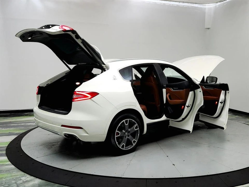 2017 Maserati Levante - Image 11 of 12
