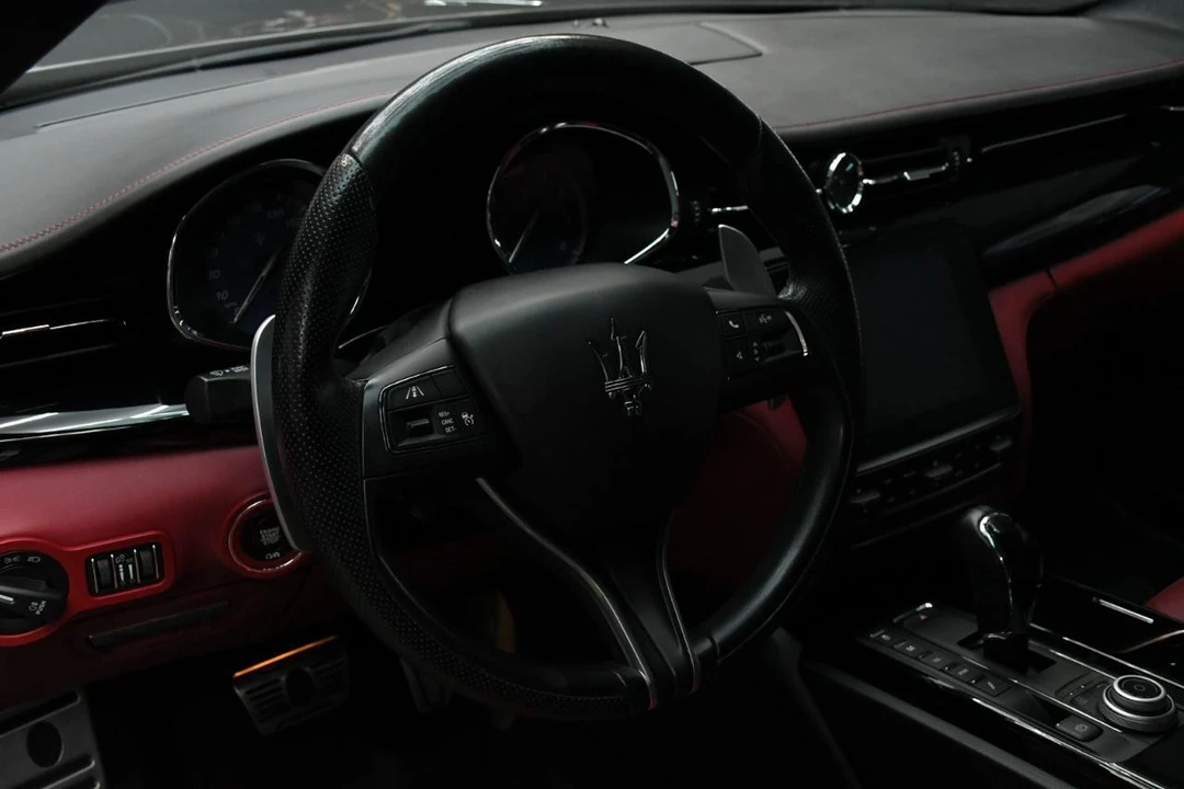 2017 Maserati Quattroporte 6th Gen - Image 24 of 31