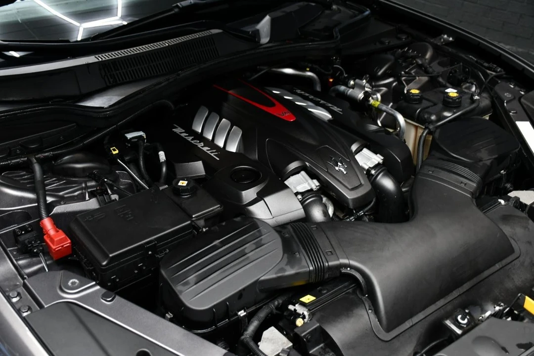 2017 Maserati Quattroporte 6th Gen - Image 16 of 31
