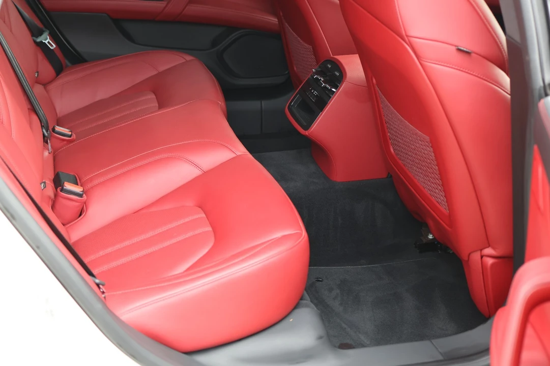 2017 Maserati Quattroporte 6th Gen - Image 20 of 21