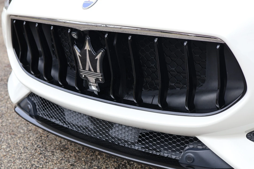 2017 Maserati Quattroporte 6th Gen - Image 14 of 21