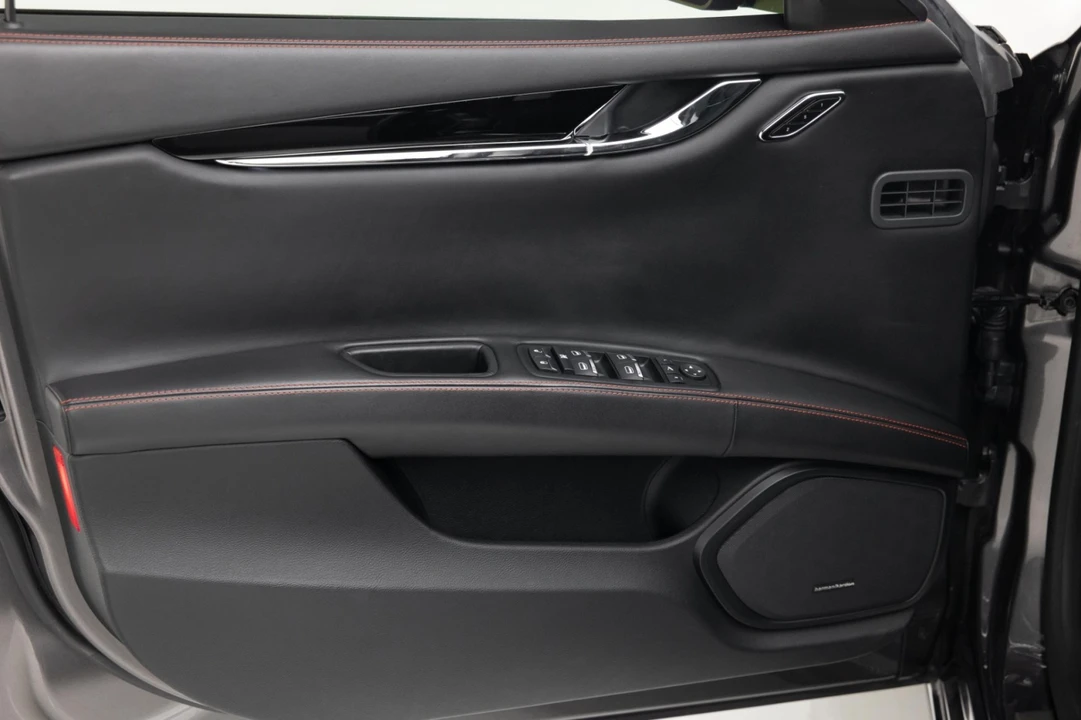 2017 Maserati Quattroporte 6th Gen - Image 14 of 21