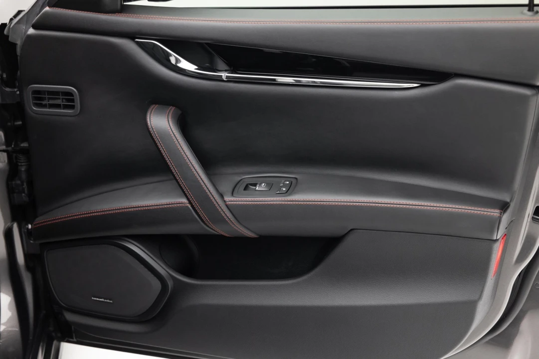 2017 Maserati Quattroporte 6th Gen - Image 16 of 21