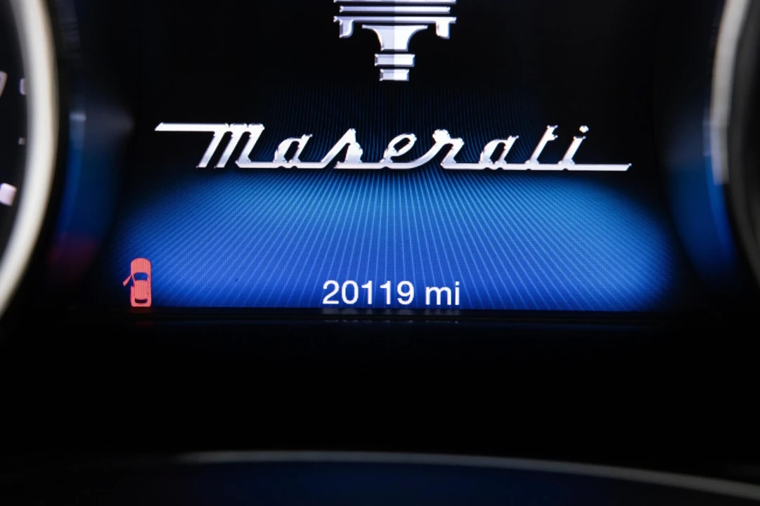 2017 Maserati Quattroporte 6th Gen - Image 19 of 21