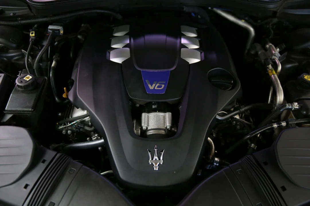 2017 Maserati Quattroporte 6th Gen - Image 7 of 31