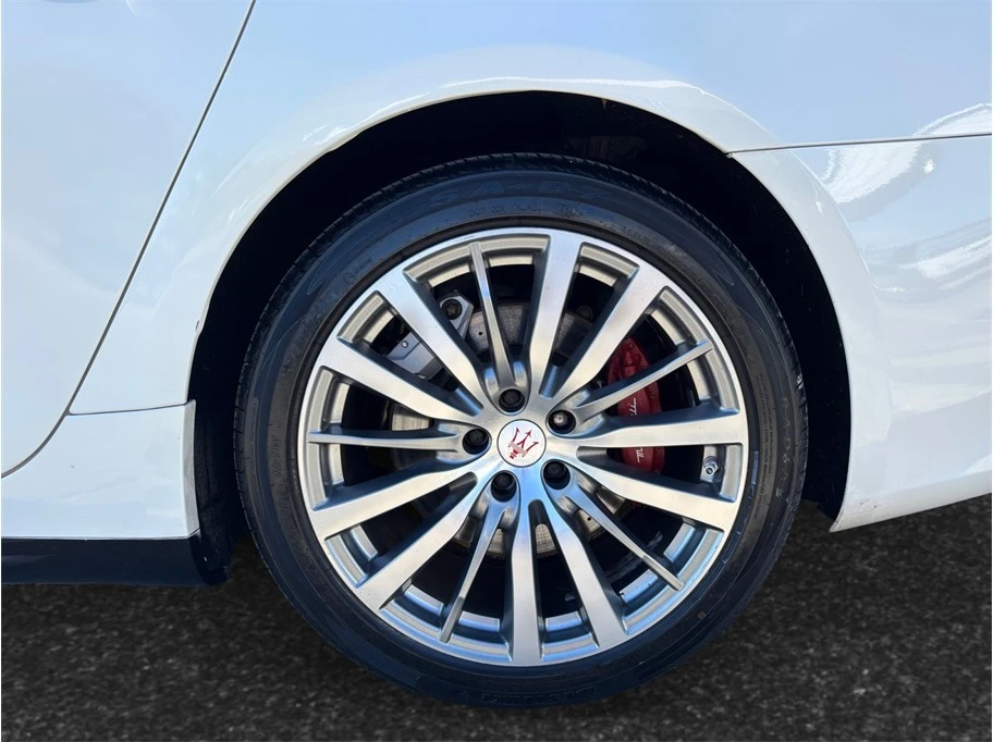 2017 Maserati Quattroporte 6th Gen - Image 16 of 21