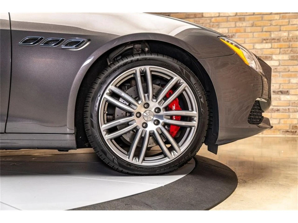 2017 Maserati Quattroporte 6th Gen - Image 19 of 31