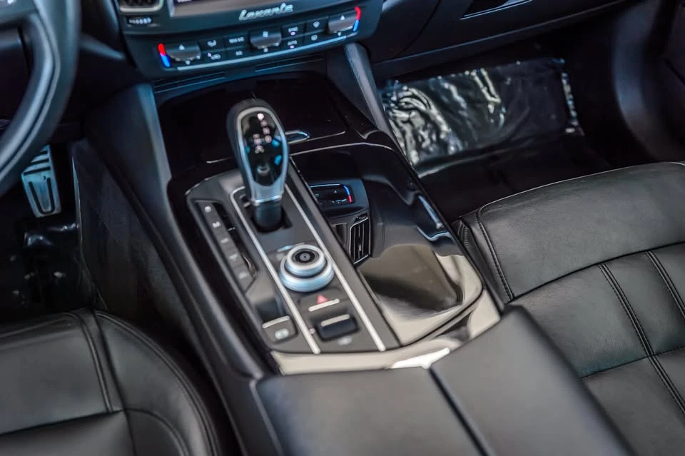 2017 Maserati Levante - Image 11 of 20