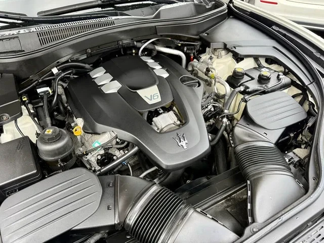 2017 Maserati Levante - Image 4 of 19