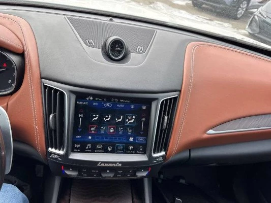 2017 Maserati Levante - Image 6 of 7