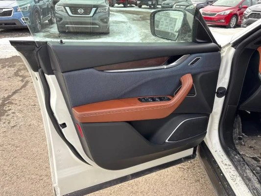 2017 Maserati Levante - Image 4 of 7