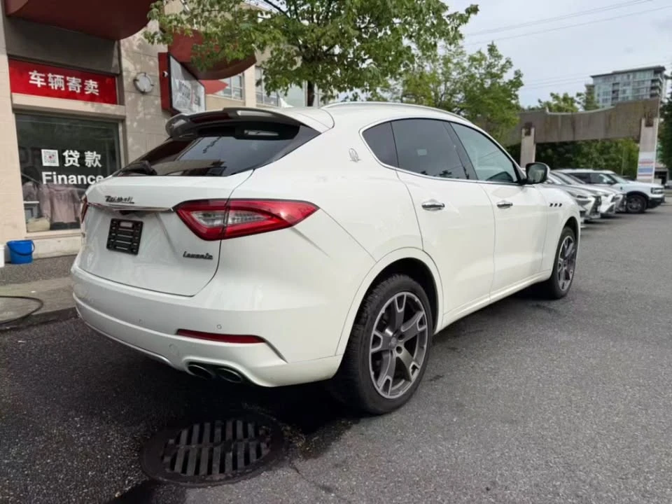2017 Maserati Levante - Image 4 of 16