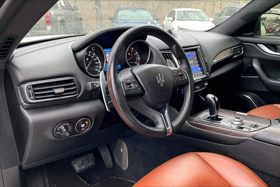 2017 Maserati Levante - Image 5 of 10