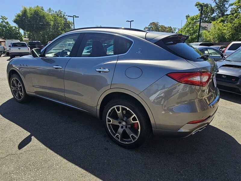 2017 Maserati Levante - Image 4 of 19