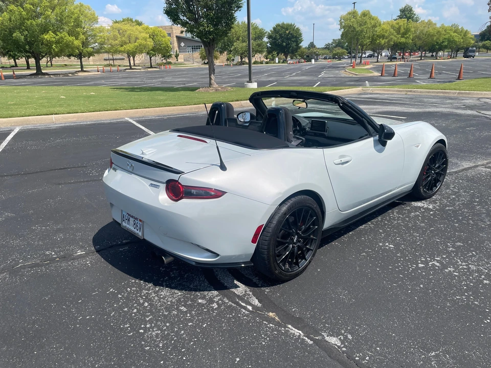 2017 Mazda ND MX-5 Miata - Image 17 of 31