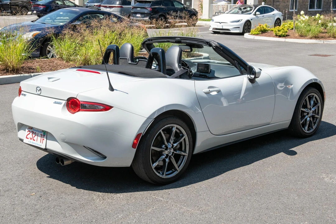 2017 Mazda ND MX-5 Miata - Image 4 of 31