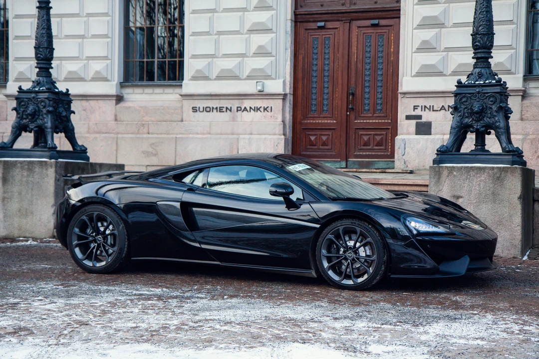 2017 McLaren 570S - Image 7 of 31
