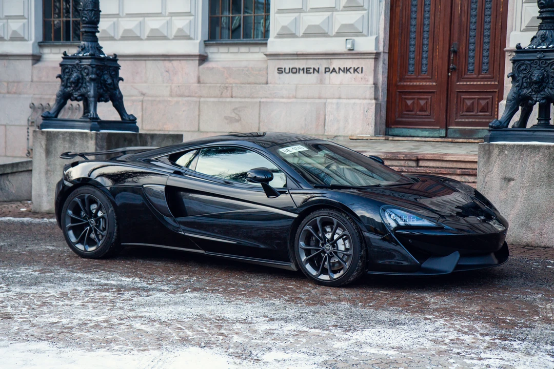 2017 McLaren 570S - Image 8 of 31
