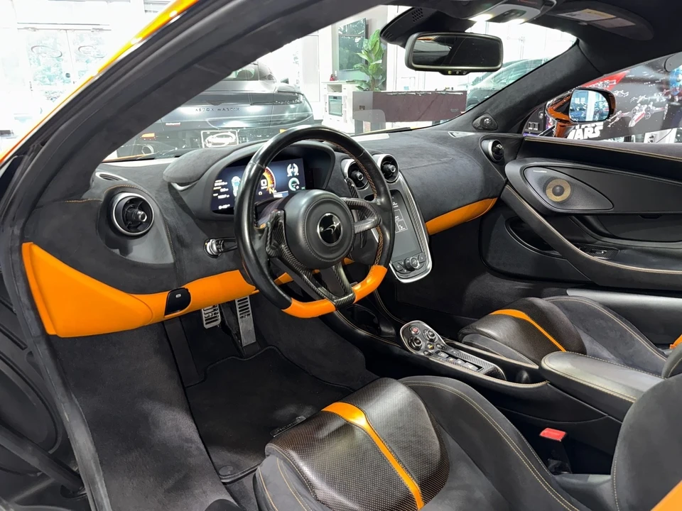 2017 McLaren 570S - Image 8 of 21