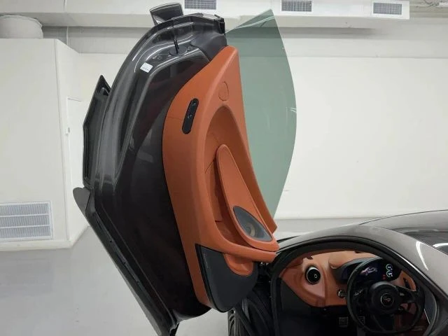 2017 McLaren 570S - Image 15 of 31