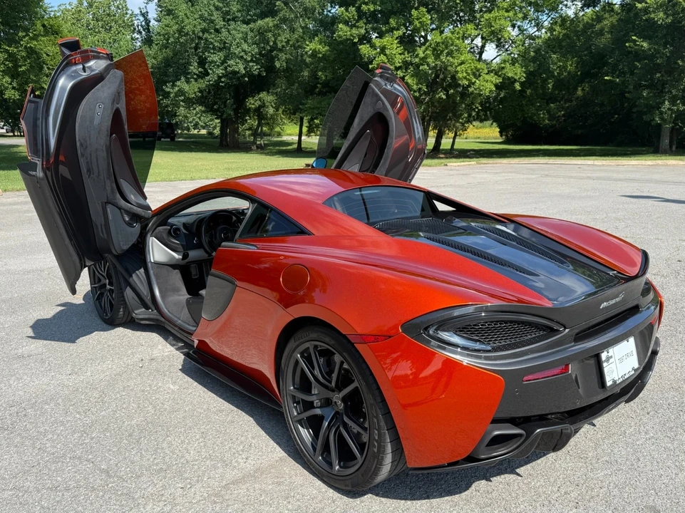 2017 McLaren 570S - Image 4 of 12