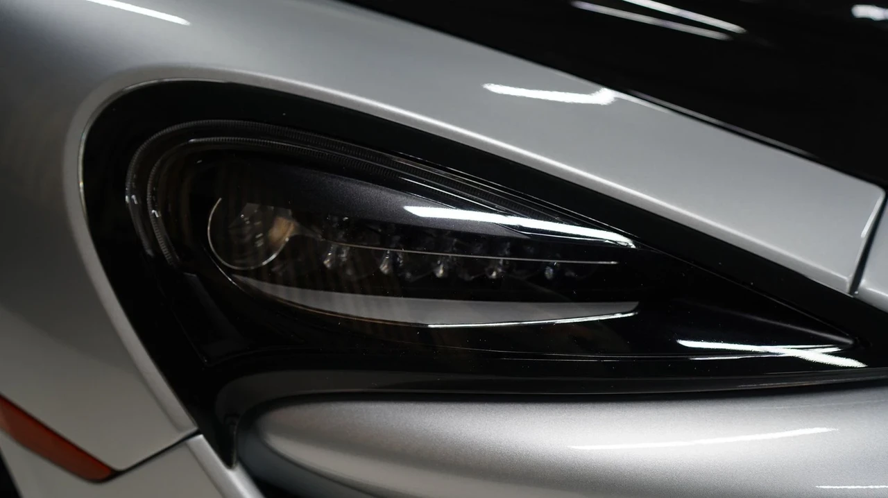 2017 McLaren 570S - Image 13 of 21