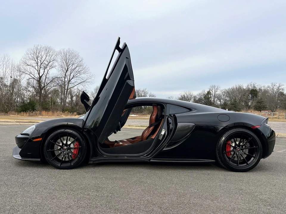 2017 McLaren 570S - Image 8 of 21