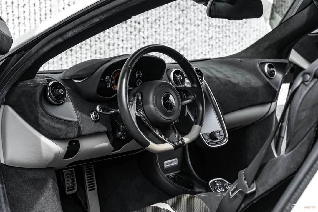 2017 McLaren 570S - Image 6 of 21