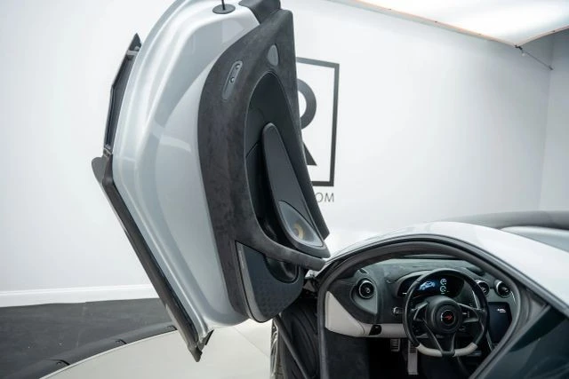 2017 McLaren 570GT - Image 26 of 30