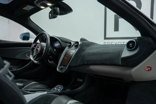 2017 McLaren 570GT - Image 25 of 30