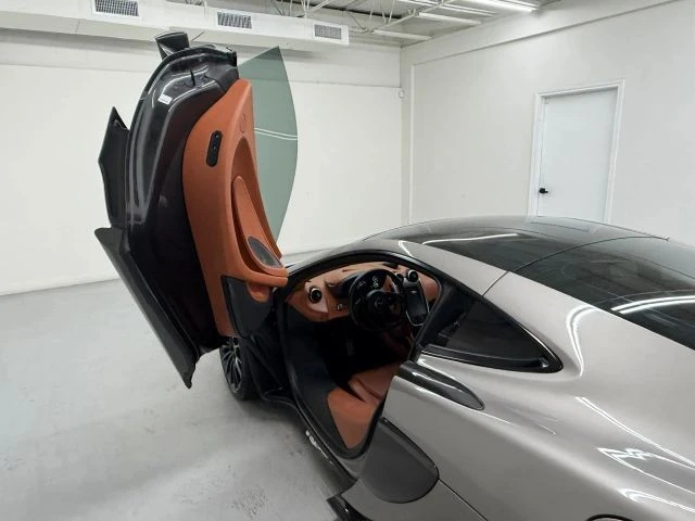 2017 McLaren 570GT - Image 17 of 31
