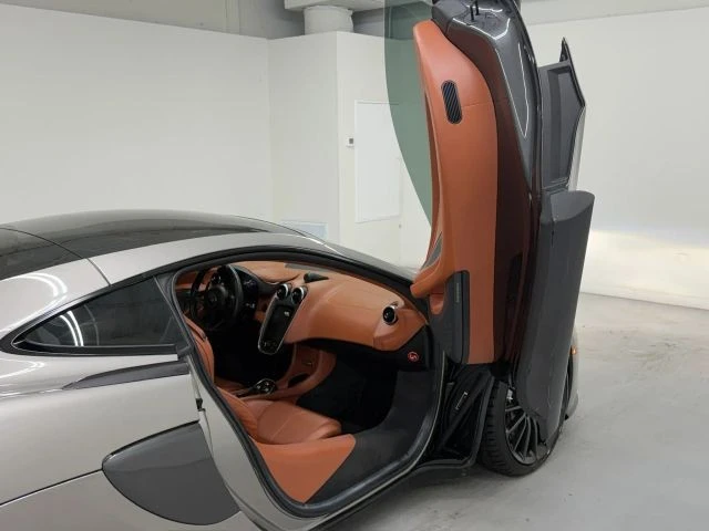 2017 McLaren 570GT - Image 15 of 31