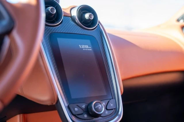 2017 McLaren 570GT - Image 16 of 17