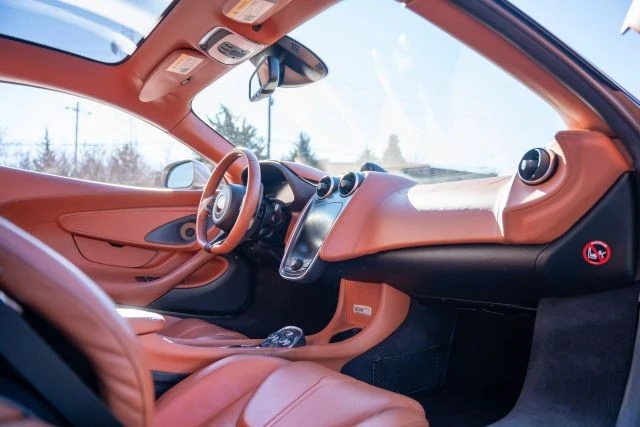 2017 McLaren 570GT - Image 12 of 17