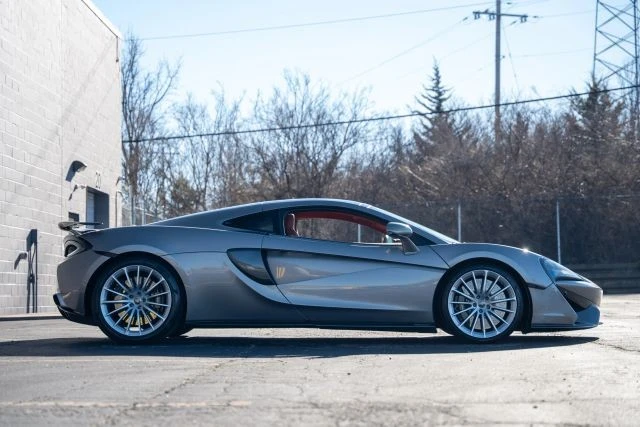 2017 McLaren 570GT - Image 9 of 17