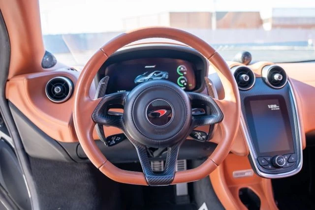 2017 McLaren 570GT - Image 14 of 17