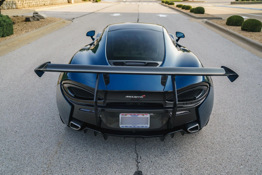2017 McLaren 570GT - Image 17 of 31