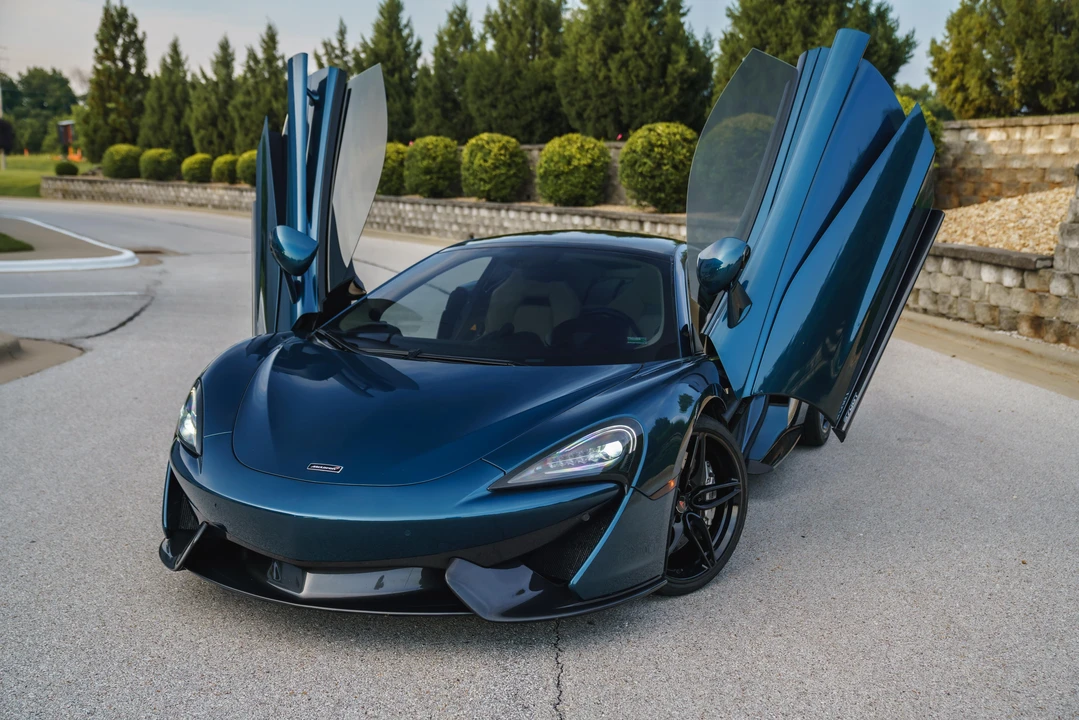 2017 McLaren 570GT - Image 11 of 31
