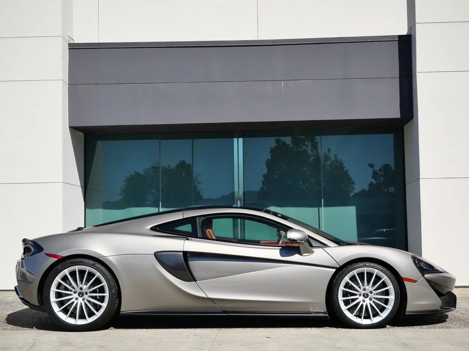 2017 McLaren 570GT - Image 3 of 29