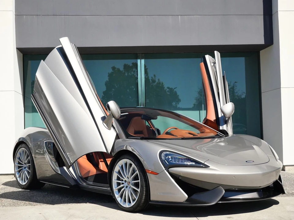 2017 McLaren 570GT - Image 17 of 29