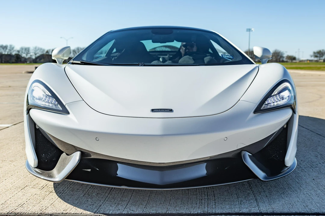 2017 McLaren 570GT - Image 2 of 31