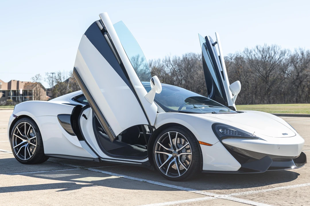 2017 McLaren 570GT - Image 14 of 31