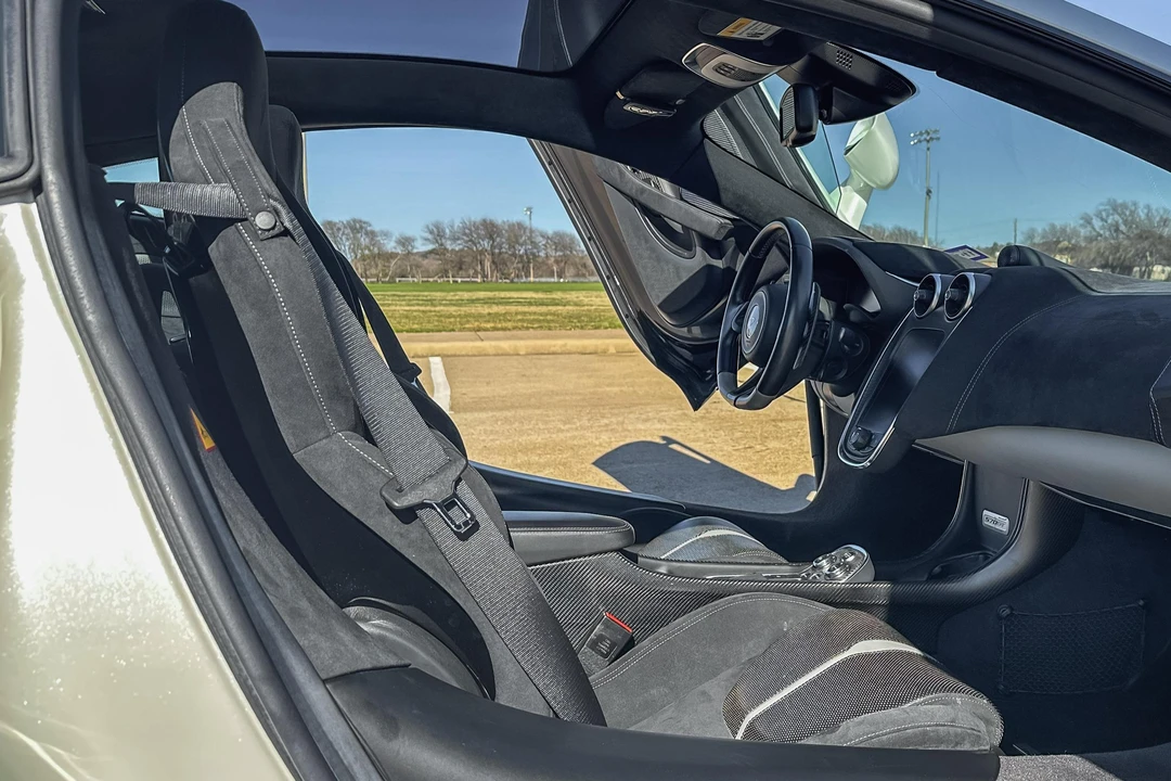 2017 McLaren 570GT - Image 28 of 31