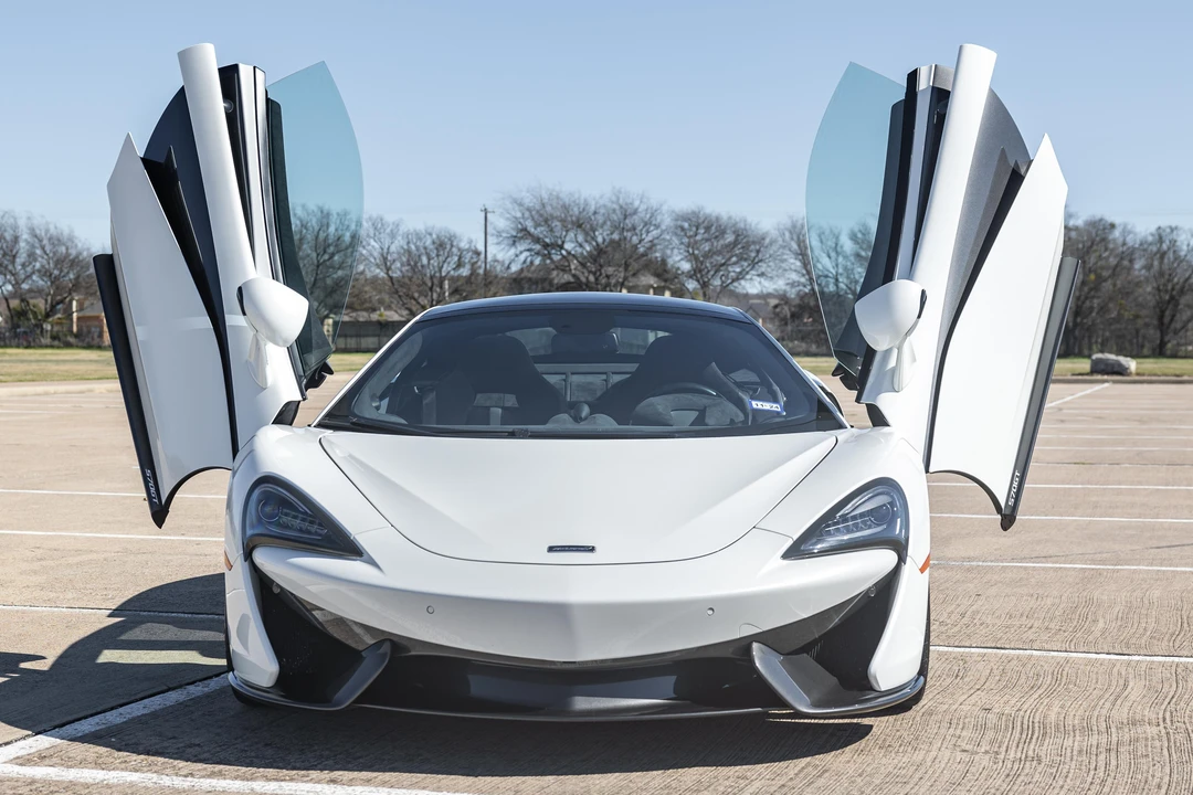 2017 McLaren 570GT - Image 9 of 31