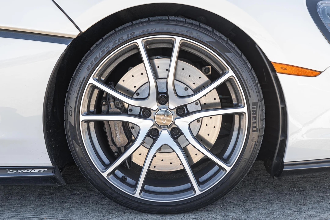 2017 McLaren 570GT - Image 25 of 31