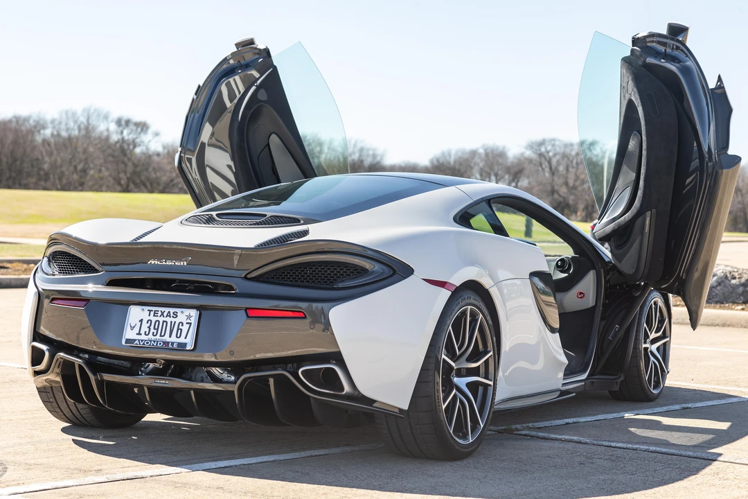 2017 McLaren 570GT - Image 12 of 31