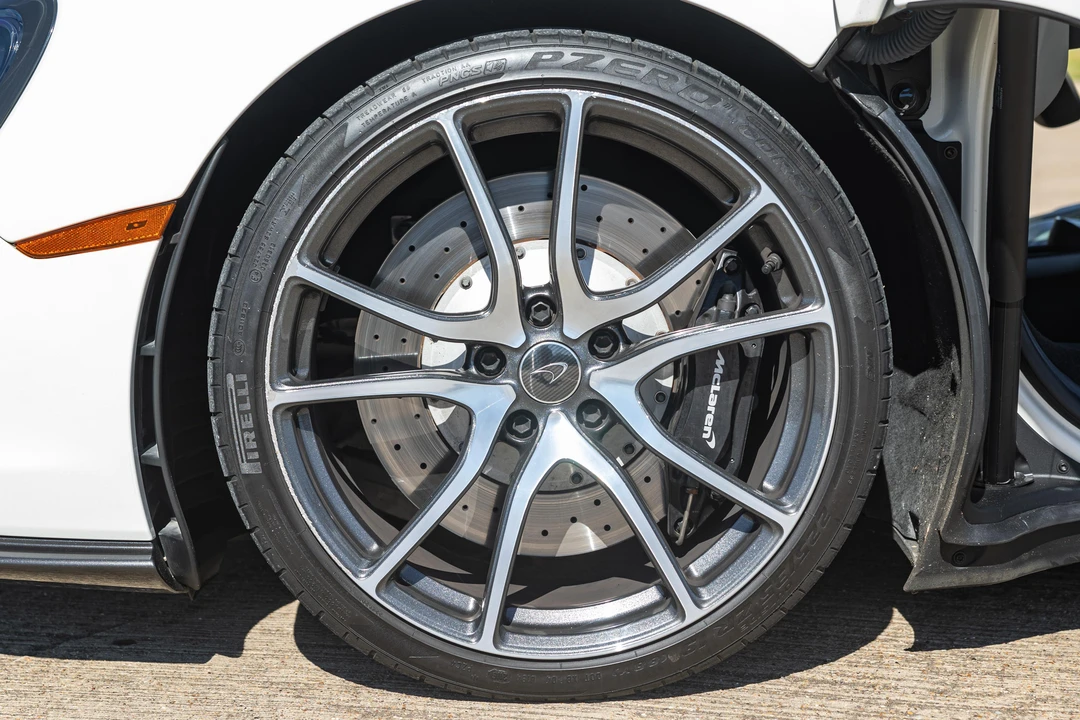 2017 McLaren 570GT - Image 22 of 31