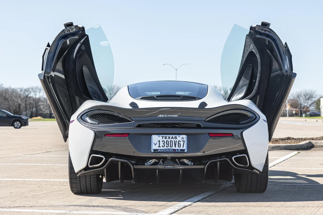 2017 McLaren 570GT - Image 11 of 31