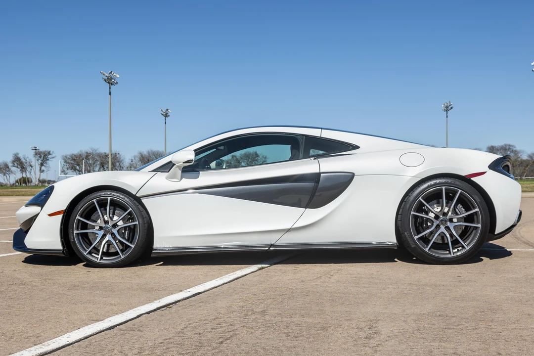 2017 McLaren 570GT - Image 3 of 31